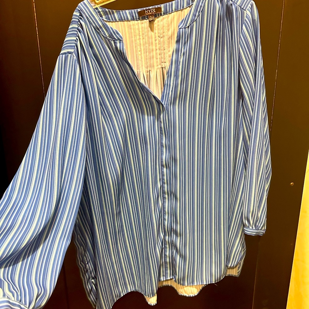 Like new blue stripe button down blouse
